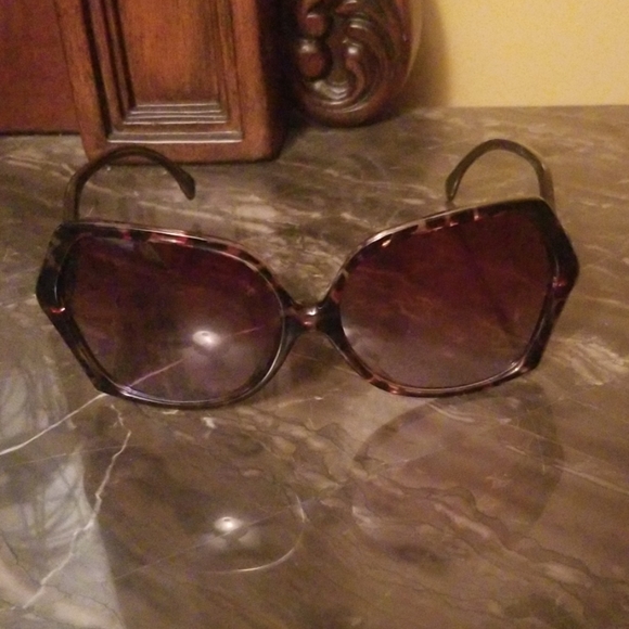 Jessica Simpson Accessories - Jessica Simpson Sunglasses